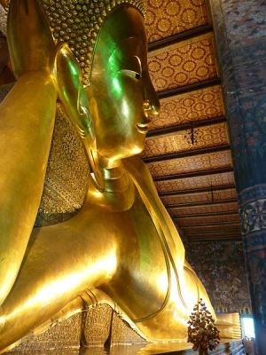 (معبد بوذا المتكئ (وات فو